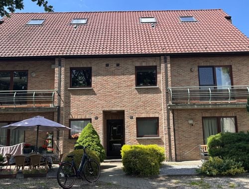                                         Appartement à louer à As, € 700
