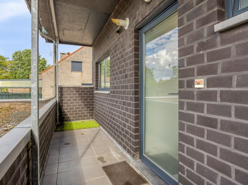 Instapklaar duplexappartement met 2 slaapkamers in het centrum van Maasmechelen<br />
<br />
Dit instapklare duplexappartement is gelegen op de eerste