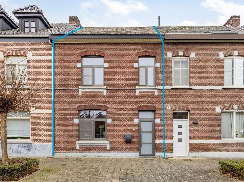 À VENDRE : Maison mitoyenne de 3 chambres à Kuringen !<br />
Découvrez cette magnifique maison mitoyenne à Kuringen. La propriété a été acquise il y a