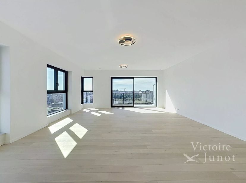 Appartement te huur in A 12 bus .1,
                    1050 Elsene