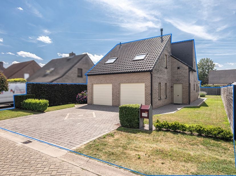 Huurprijs: 1.350 EUR per maand<br />
Kosten plaatsbeschrijving zijn 50/50 te betalen door huurder en verhuurder<br />
Huurwaarborg = 3 maanden huur<br