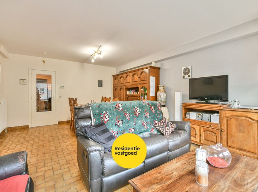 In het hart van Blankenberge, op amper enkele stappen van het station en het gezellige winkelcentrum, bevindt zich dit appartement met twee slaapkamer