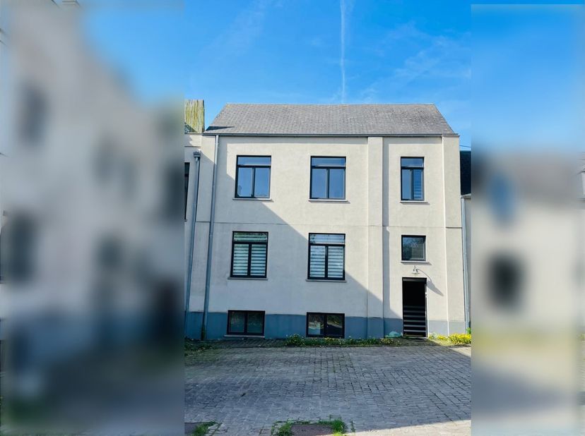 Infos et visites : Contactez Franklin - 0477 65 51 08 - franklin@bytheway.be. A Lasne dans le quartier Aywiers, By the Way vous présente, au cœur d’un
