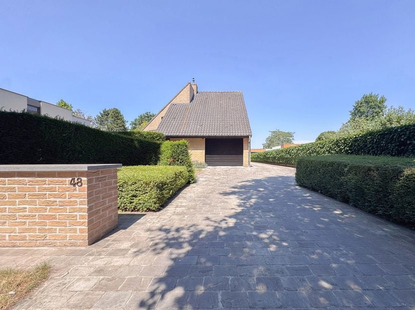 Villa met 6 kamers op een uiterst gegeerde en groene ligging in Sint-Kruis!<br />
In De Waterwilgen, een bijzonder gegeerde en groene woonomgeving in