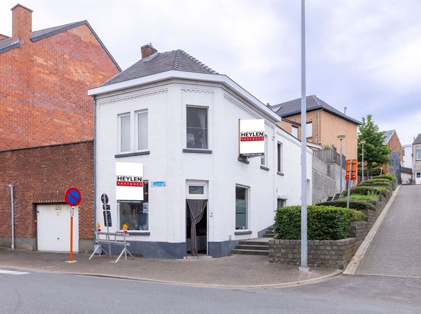 Gelijkvloers appartement met 1 slaapkamer. Gelegen te centrum Scherpenheuvel met winkels en openbaar vervoer op wandelafstand. <br />
U betreedt het a