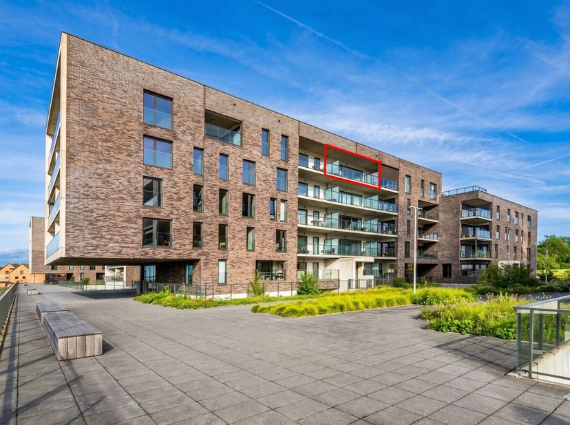 Journée portes ouvertes le samedi 14 mars de 14h à 15h<br />
Appartement de luxe moderne (2020) avec 2 chambres à coucher, grande terrasse (12m²), pla