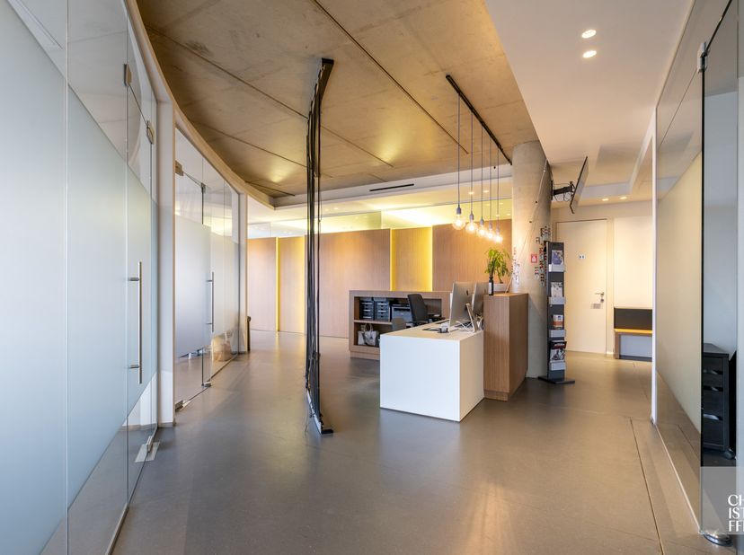 Bien professionnel à vendre
                    à 3600 Genk