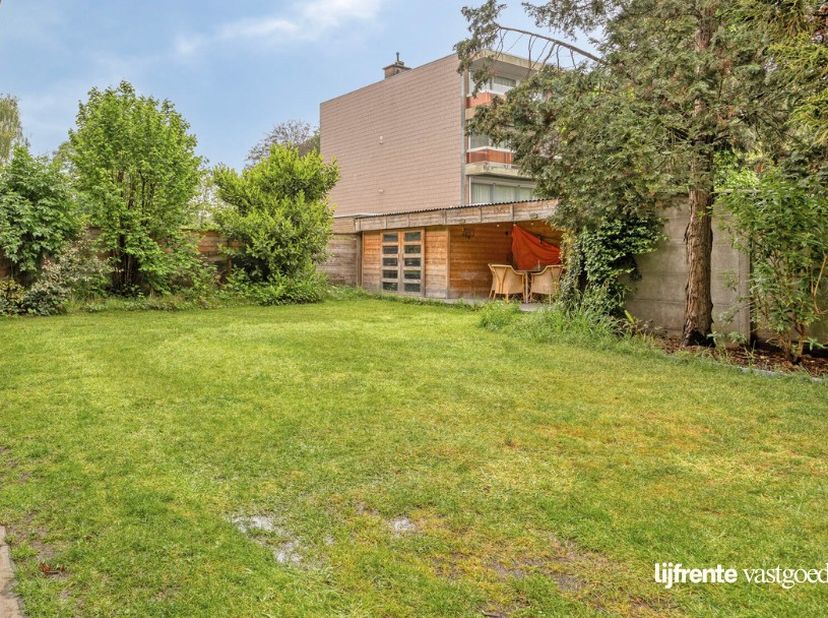 Het betreft een interessante investeringsopportuniteit waarbij de huidige eigenaars het appartement blijven bewonen en een maandelijkse huur betalen v