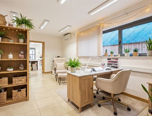                                         Rez-de-chaussée commercial à vendre à Beerse, € 185.000
