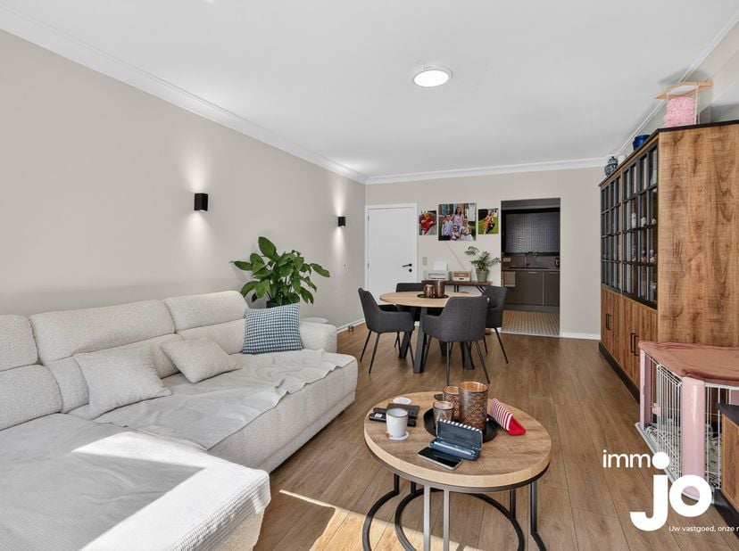 Op een absolute toplocatie in Oostende, vlak bij Petit Paris, het Casino, het strand en de zeedijk, vindt u dit ruime en instapklare appartement met t