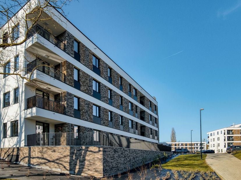 JAMBES &amp;ndash; Dans un &amp;eacute;crin de verdure, APPARTEMENT NEUF (2CH/1SDB) de 95,10 m&amp;sup2; avec TERRASSE. Situ&amp;eacute; au rez-de-chauss&amp;eacute;e, il