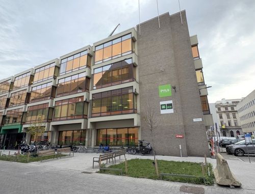                                         Bureaux à louer à Antwerpen, € 7.052,50

