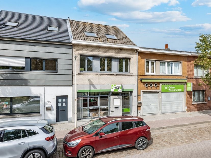 Bedrijfsvastgoed te koop in Gelmelenstraat 107,
                    2900 Schoten
