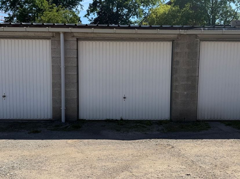 Garagebox te koop in Mechelen<br />
<br />
<br />
Op zoek naar een veilige en praktische parkeer- of opslagoplossing? Deze garagebox is gunstig geleg