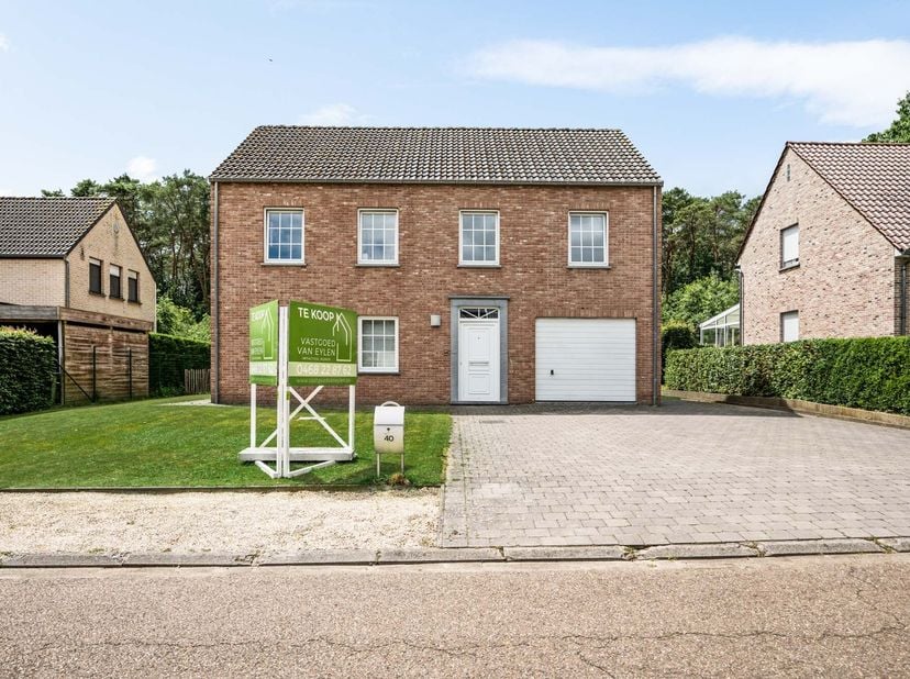 In een rustige, groene en kindvriendelijke omgeving te Langdorp bevindt zich deze vrijstaande woning, ideaal voor gezinnen die op zoek zijn naar ruimt