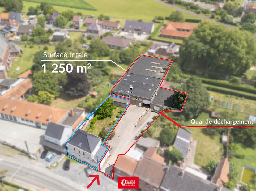 Idéalement situé au cur du village de Blandain, lAgence Leclercq vous propose cet ensemble dentrepôts rares, offrant de vastes volumes et de nombreuse