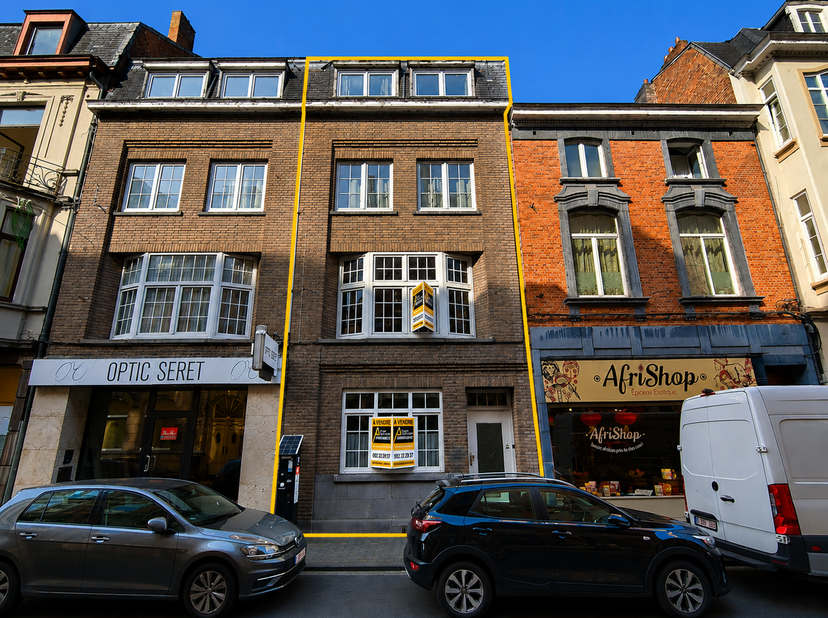 Groupe Arcade biedt dit pand te koop aan, dat recentelijk dienst deed als advocatenkantoor en woning. Het is een zeldzaam pand in het centrum met een