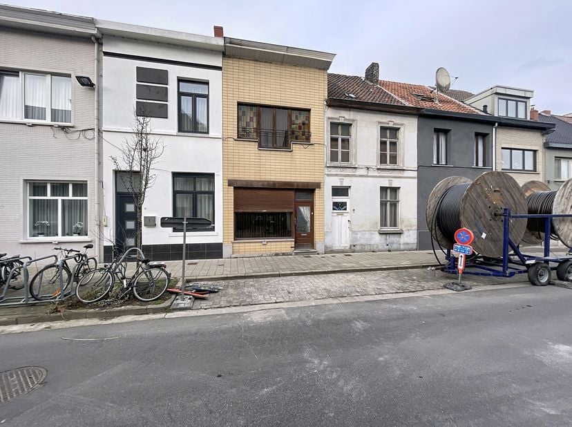 Ligging<br />
Topligging in Ledeberg nabij Gent en Merelbeke<br />
Deze uitstekend gelegen woning in Ledeberg biedt een vlotte verbinding met het cent