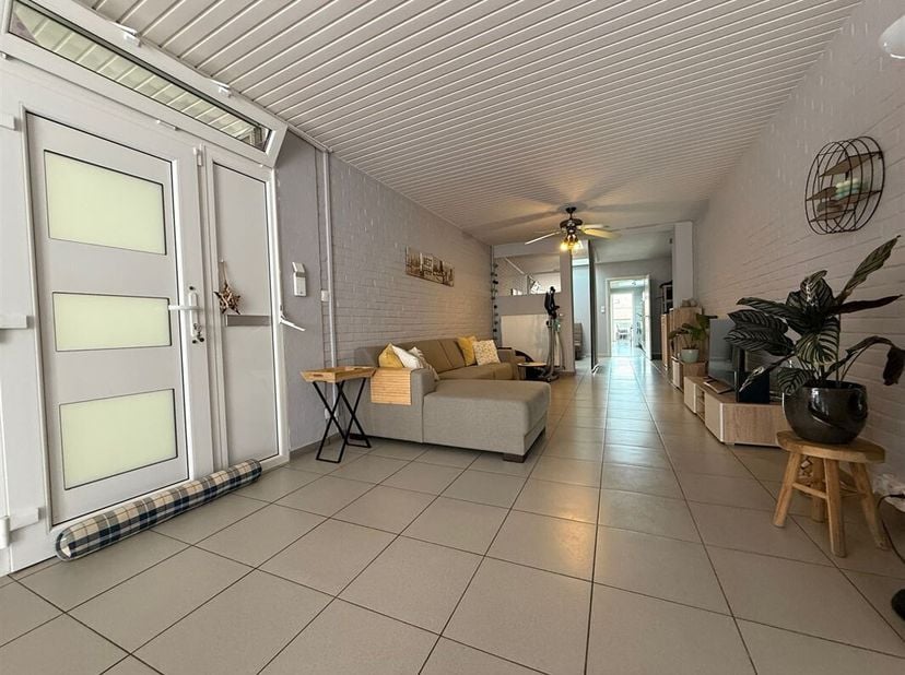Gerenoveerd appartement op de begane grond met terras van 38 m² en 2 privéparkeerplaatsen.<br />
Dit appartement is ideaal gelegen in het centrum van