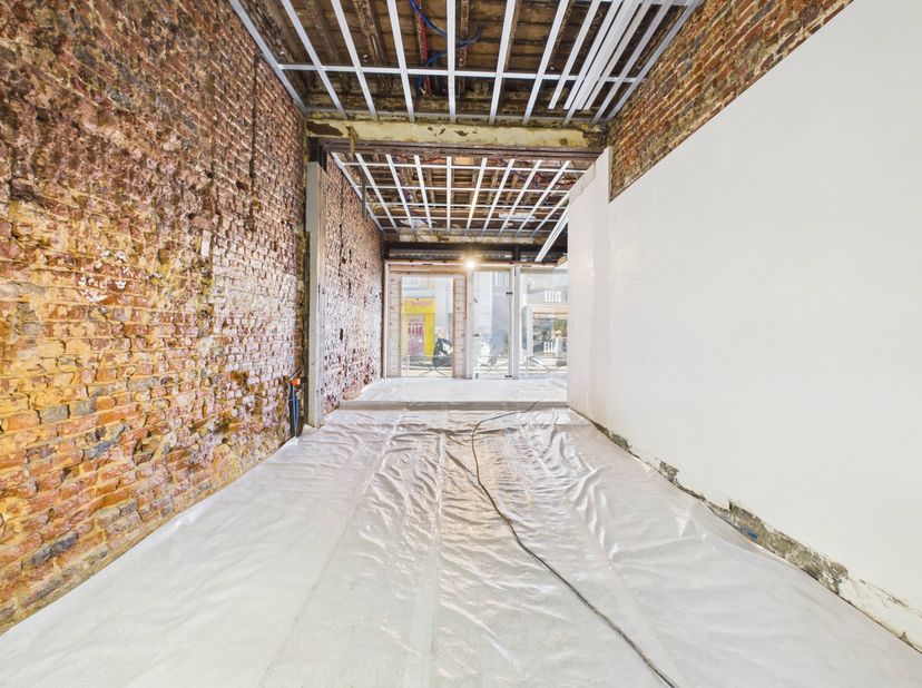 Elsene – Flagey | Handel / Horeca ±115 m²<br />
Dit ruwe handelspand met een oppervlakte van ongeveer 115 m² ligt vlak bij het Eugène Flageyplein en b