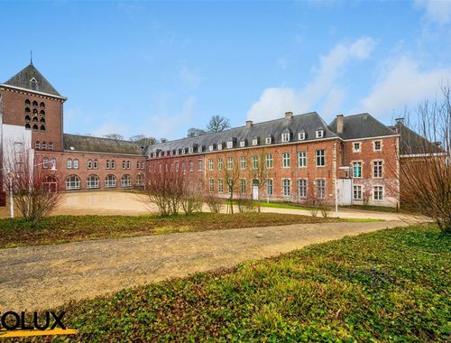                                         Complexe de bureaux à louer à Groot-Bijgaarden, € 917
