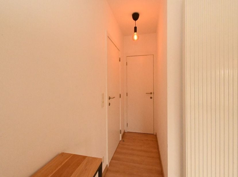 Dit dakappartement aan de rand van het centrum van Aalter-Knesselare, rustig gelegen en toch met onmiddellijk aansluiting op de grote verbindingswegen