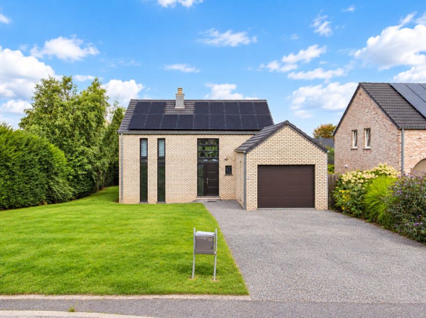 Huis te koop in Voye del Rèdje 3,
                    4607 Bombaye
