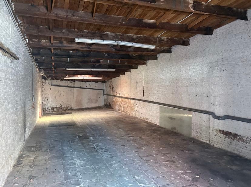 Espace de stockage/garage à louer d'env. 100m².<br />
Plus d'informations disponibles sur demande.<br />
The Real Estate Company