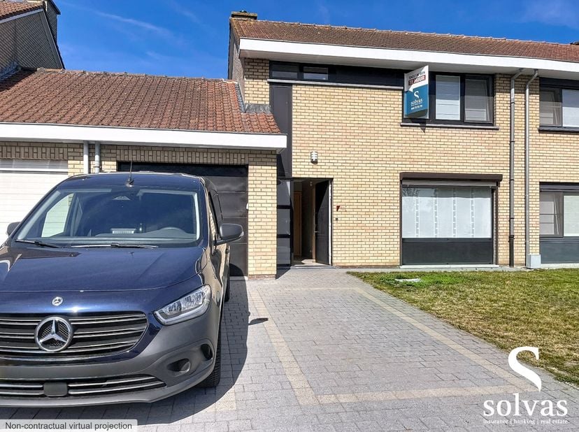 Deze gerenoveerde woning is rustig gelegen in een doodlopende straat in Damme en biedt een comfortabele en praktische indeling.<br />
<br />
Op het ge