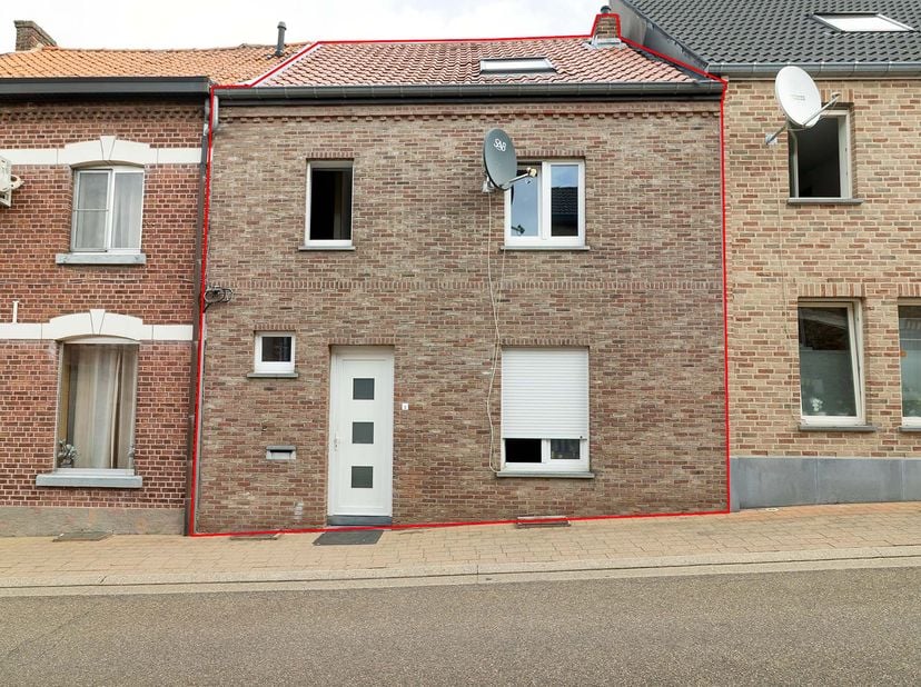 WONING GESLOTEN BEBOUWING - <br />
<br />
Gesloten bebouwing te 3840 Tongeren-Borgloon, H. Vanveldekestraat 3.<br />
<br />
Ontdek deze woning met rui