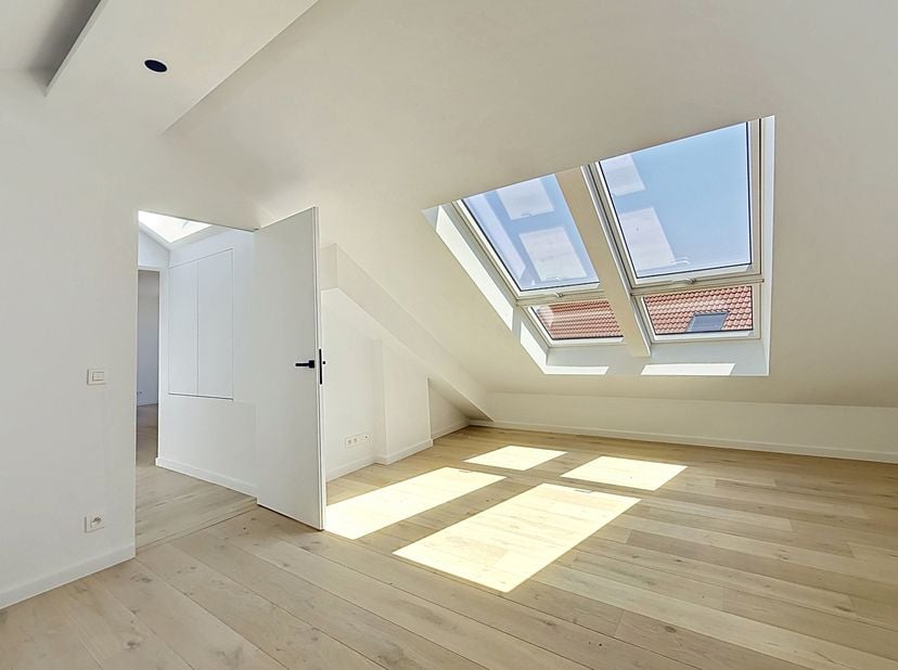 Appartement te koop
                    in 1050 Elsene
