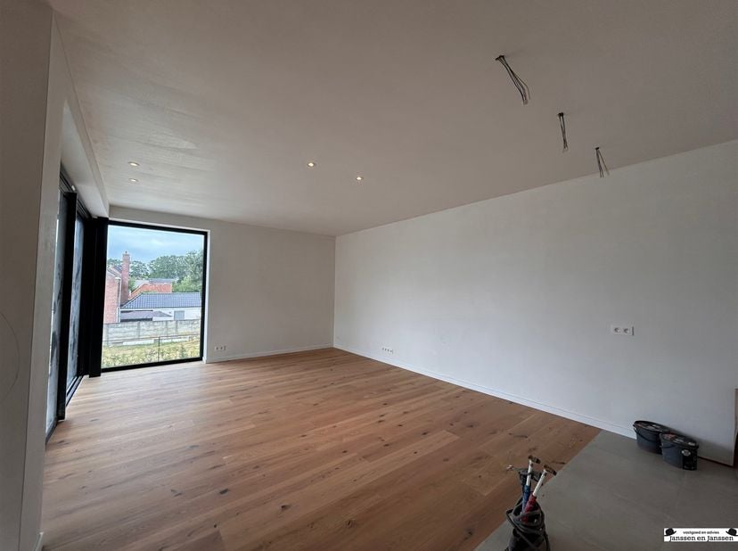 Luxueus nieuwbouw appartement met 2 slaapkamers<br />
Dit nieuw gelijkvloers appartement bevindt zich in het centrum van Gooreind, waarbij winkels, b