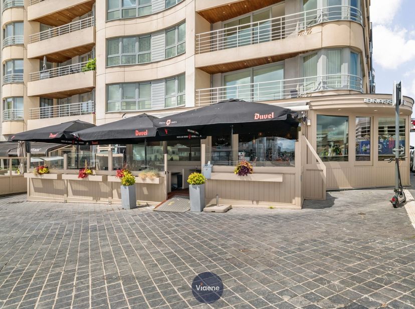 Bistro 'Vissersplein - gelegen aan het Vissersplein op de Visserskaai te oostende - uiterst commercieel gelegen nabij de Zeedijk en het station met ee