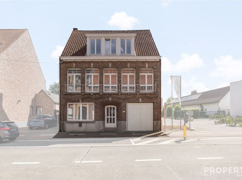 BIENVENUE DANS CETTE ANCIENNE MAISON DE MAÎTRE À KUURNE<br />
<br />
Cette ancienne maison de maître vous offre un mélange parfait entre charme clas
