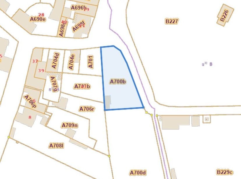 PARCELLE DE TERRAIN À RUTTEN - <br />
<br />
Une parcelle dénommée localement « Rutten het Dorp », jouxtant la Raamstraat, d'une superficie de 7 ares