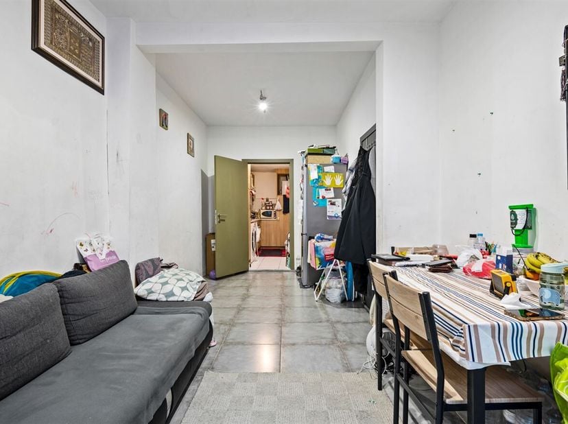 Journée portes ouvertes le samedi 09/03 de 12h30 à 13h30<br />
Maison à rénover avec 2 chambres<br />
 Situation : Découvrez cette maison à rénover da