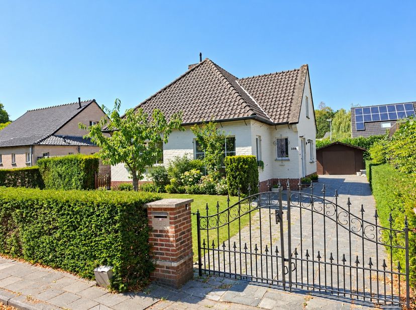 Huis te koop in Torhoutse Steenweg 396,
                    8200 Sint-Michiels
