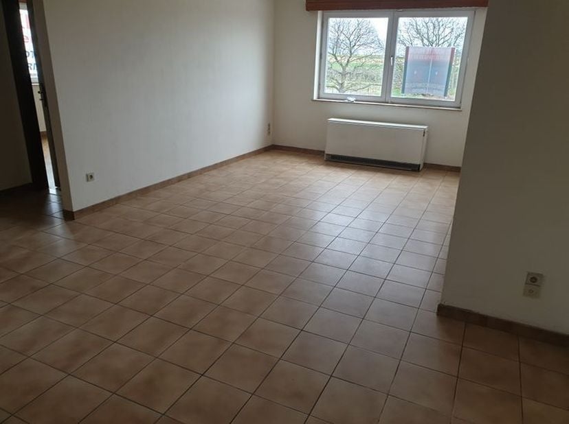 Appartement te huur voor TIJDELIJK VERBLIJF, geen domiciliering mogelijk.<br />
Gelegen tussen Tongeren en Maastricht.<br />