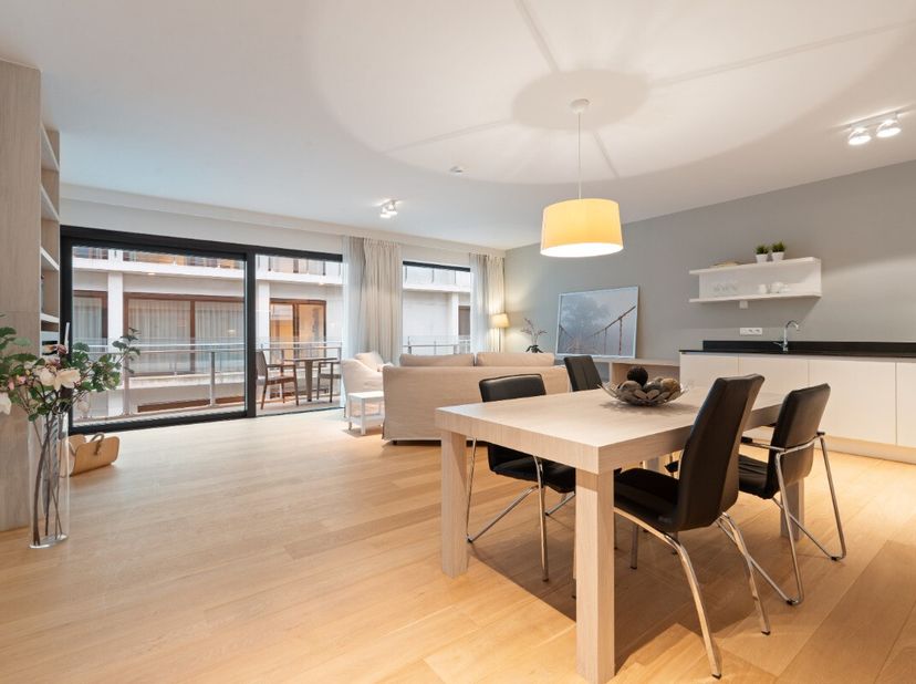 [[ CE BIEN PARTICIPE À LA JOURNÉE MAISONS OUVERTES ERA LE 13/6 DE 16:00 À 17:00 ]] De Haan: appartement moderne et exceptionnellement spacieux en rési