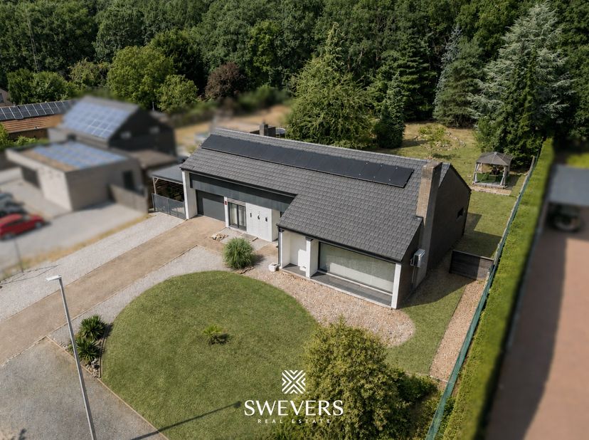 Voor meer info en foto’s, surf naar www.swevers.be – Ruimte, comfort en een groen uitzicht staan centraal in deze gelijkvloerse open bebouwing aan de