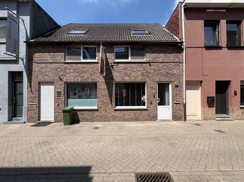 Spacieuse maison de 3 chambres dans un emplacement de choix<br />
Situation : Cette maison spacieuse est située au coeur de Herentals, à quelques pas