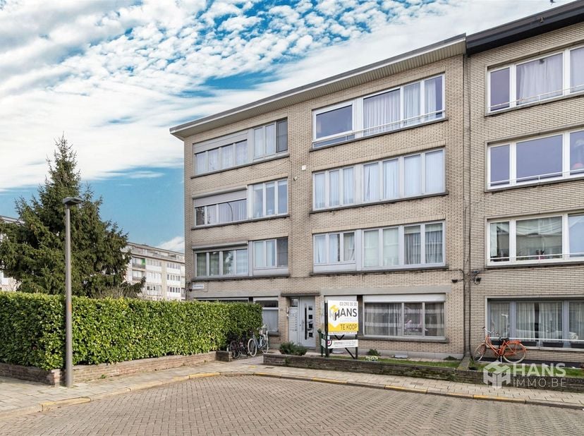 Instapklaar gelijkvloersappartement (79 m²) met 2 slaapkamers en ruime tuin in Deurne.<br />
<br />
Je woont aan de voet van het Bisschoppenhofpark,