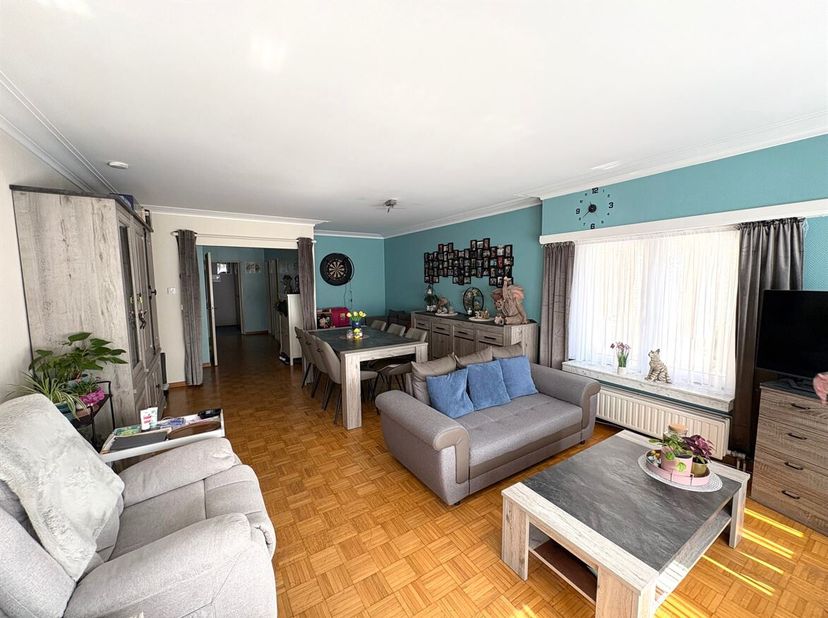 Spacieux appartement au rez-de-chaussée dans un endroit calme, mais à distance de marche du centre<br />
L'appartement est situé dans un quartier rési