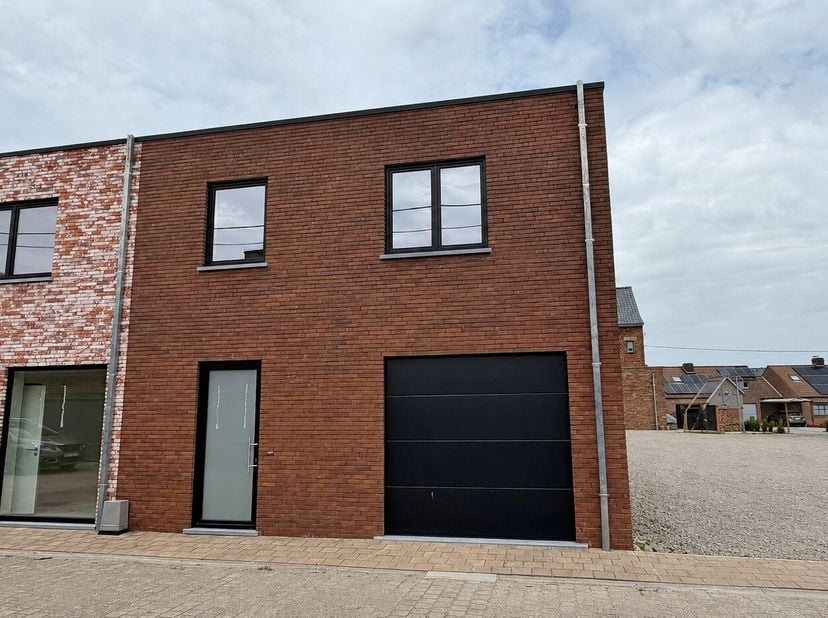 ! 6% BTW, ZOWEL BIJ AANKOOP VOOR EIGEN BEWONING ALS VOOR VERHUUR* !<br />
1 van de 4 beschikbare nieuwbouwwoningen, ontdek ons volledig aanbod via: ht