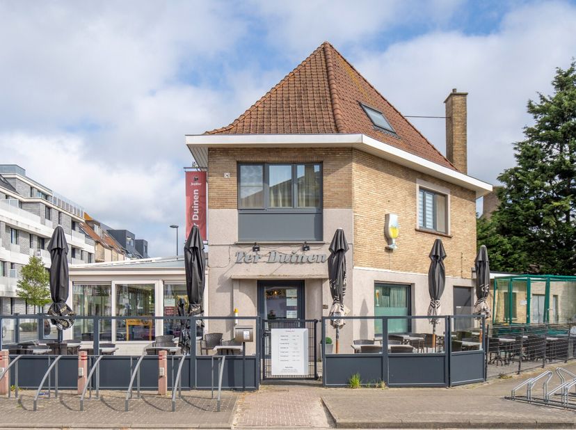 Ben jij horeca-uitbater op zoek naar een unieke kans aan zee?<br />
Deze instapklare horecazaak mét woonst ligt op een uiterst commerciële hoek in Wes