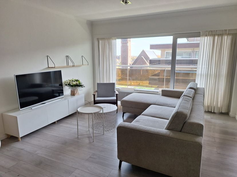 Instapklaar en lichtrijk appartement op toplocatie in Hasselt.<br />
Op de 7de verdieping van een verzorgd appartementsgebouw aan het Sint-Katarinaple