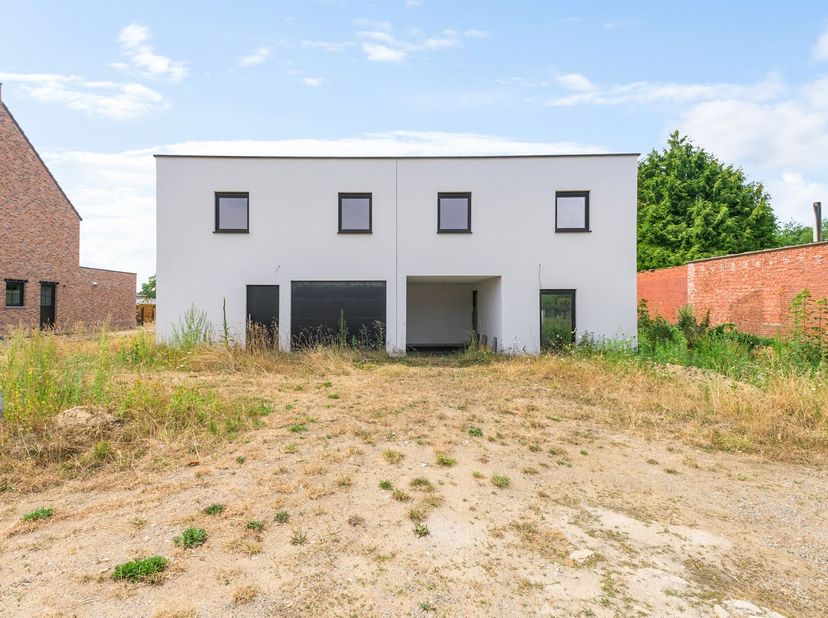 Moderne halfopen woning met 3 slaapkamers en zuidwestgerichte tuin<br />
Locatie<br />
Deze moderne halfopen woning is gelegen aan de Gestelsesteenw