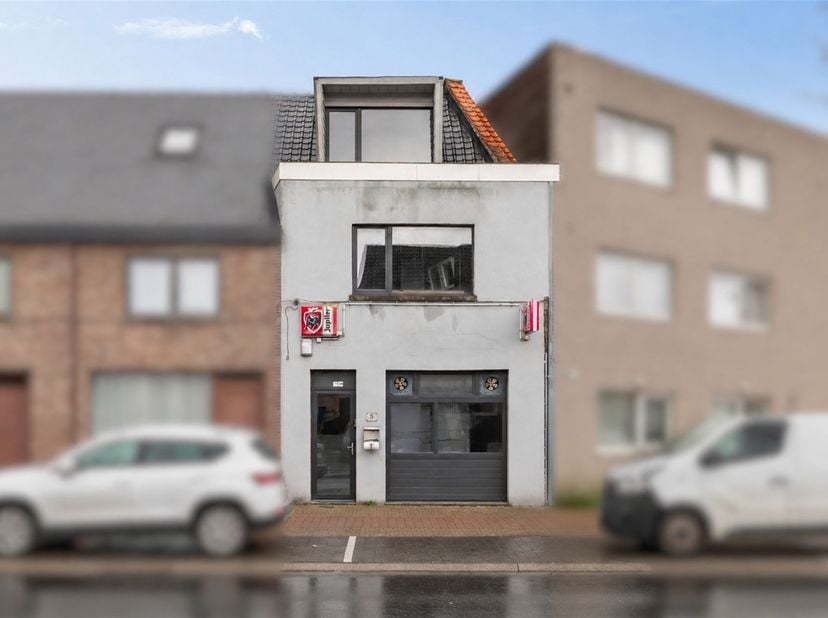 Te renoveren woonhuis met potentieel in centrum Lokeren.<br />
<br />
Het pand is heel goed gelegen. Het station van Lokeren ligt op korte afstand e