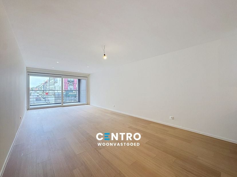 !!OPEN HUIS Zaterdag 04/07 10u-12u!!<br />
<br />
Exclusief gerenoveerd en energiezuinig appartement op topligging in het hart van Knokke met 2 slpks,