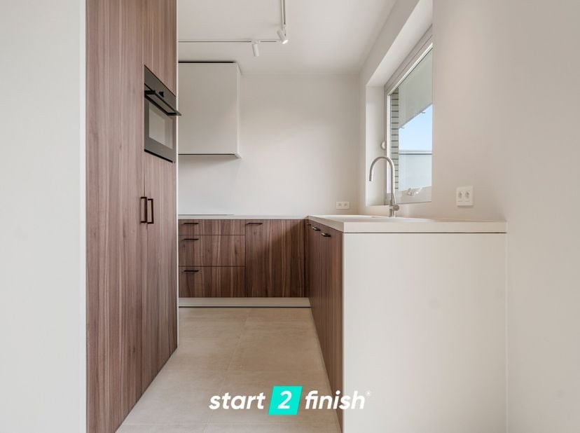 Dit volledig gerenoveerd appartement (115 m²) bevindt zich op de 5e verdieping van de residentie "Zonhove". Ligging met maximale bereikbaarheid (vlakb